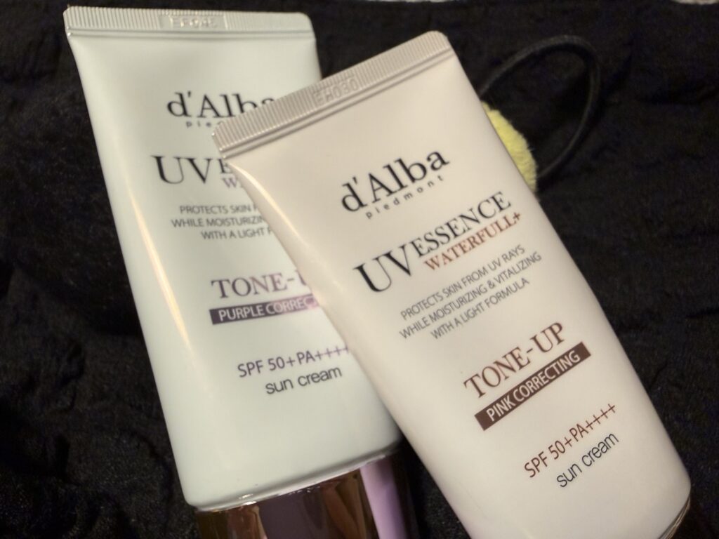 ダルバ ウォータフル トーンアップサンクリームのパープルとピンク